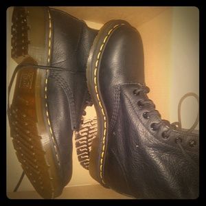1460 Pascal Virginia Dr. Martens boots